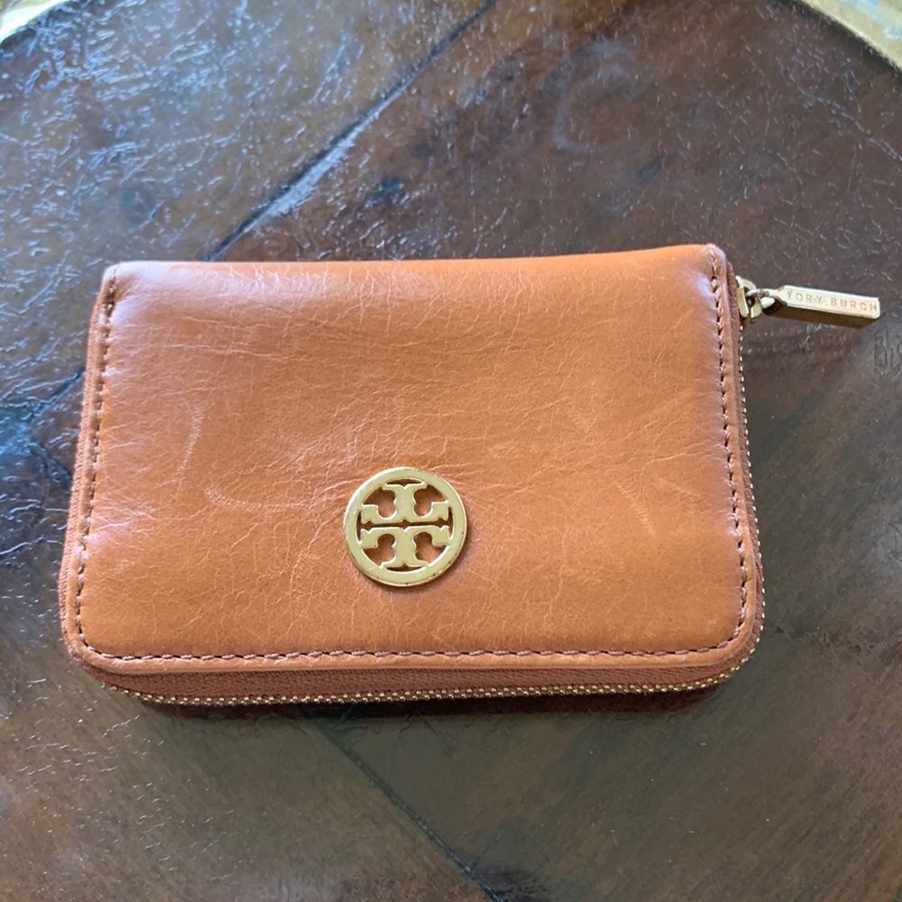 Tory Burch Zippered Card Wallet 💕 offers welcomed